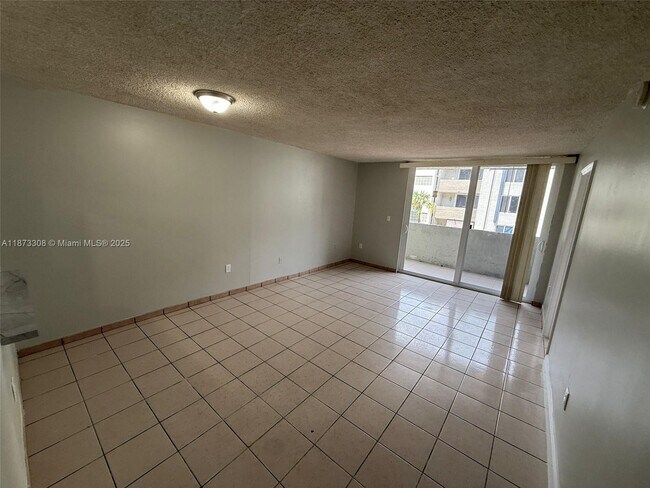 Building Photo - 10000 NW 80th Ct