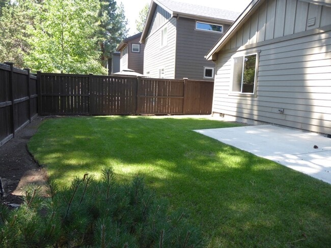 Building Photo - 61150 Snowbrush Dr