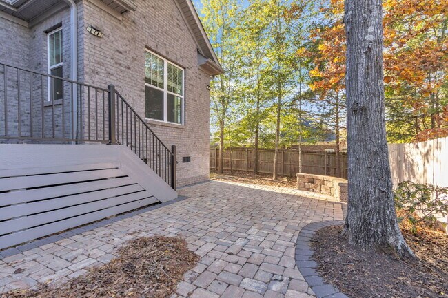 Building Photo - 7 Nakkol Dr