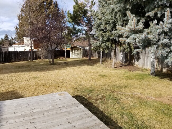 Building Photo - Single level home close to Old Mill & Blakely Park