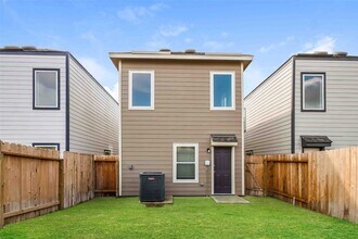 Building Photo - 15304 Estrella Rd E