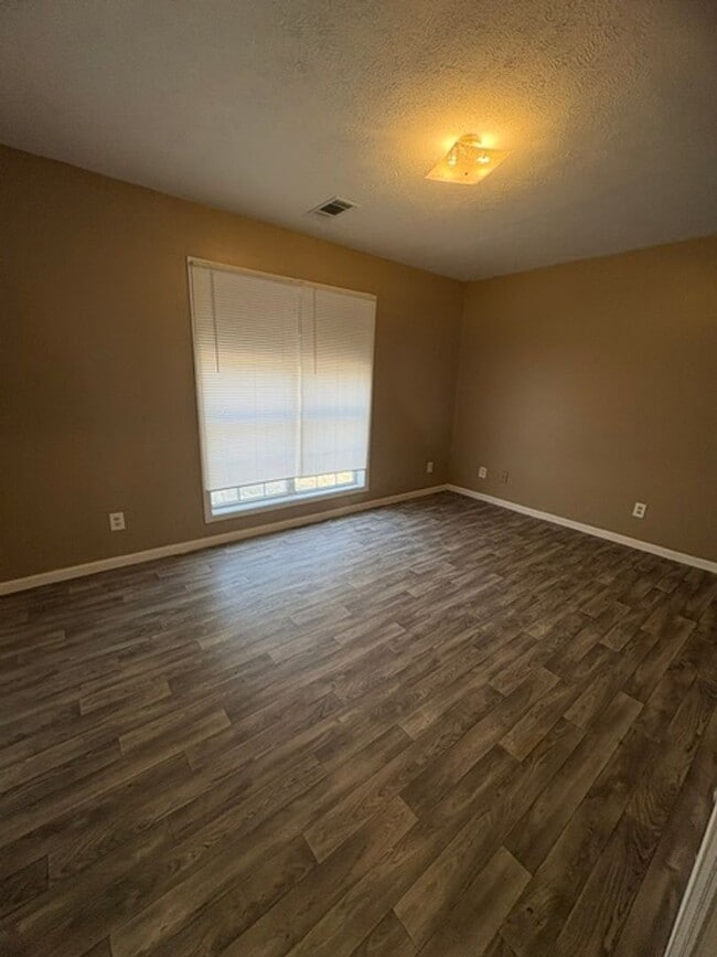 Building Photo - Renovated 3 Bedroom 2 Bath Home for Rent!!