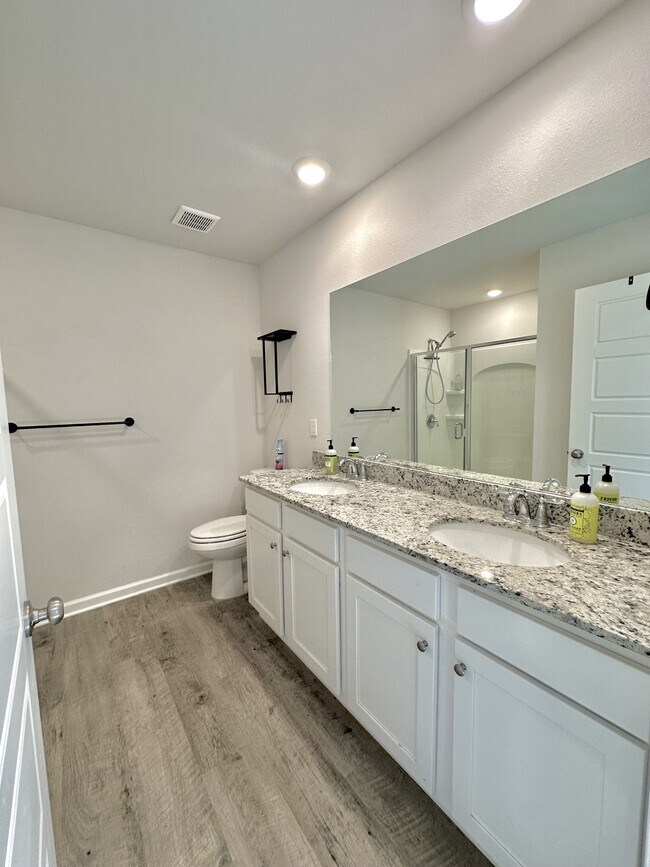Building Photo - 26 Gray Fox Ct