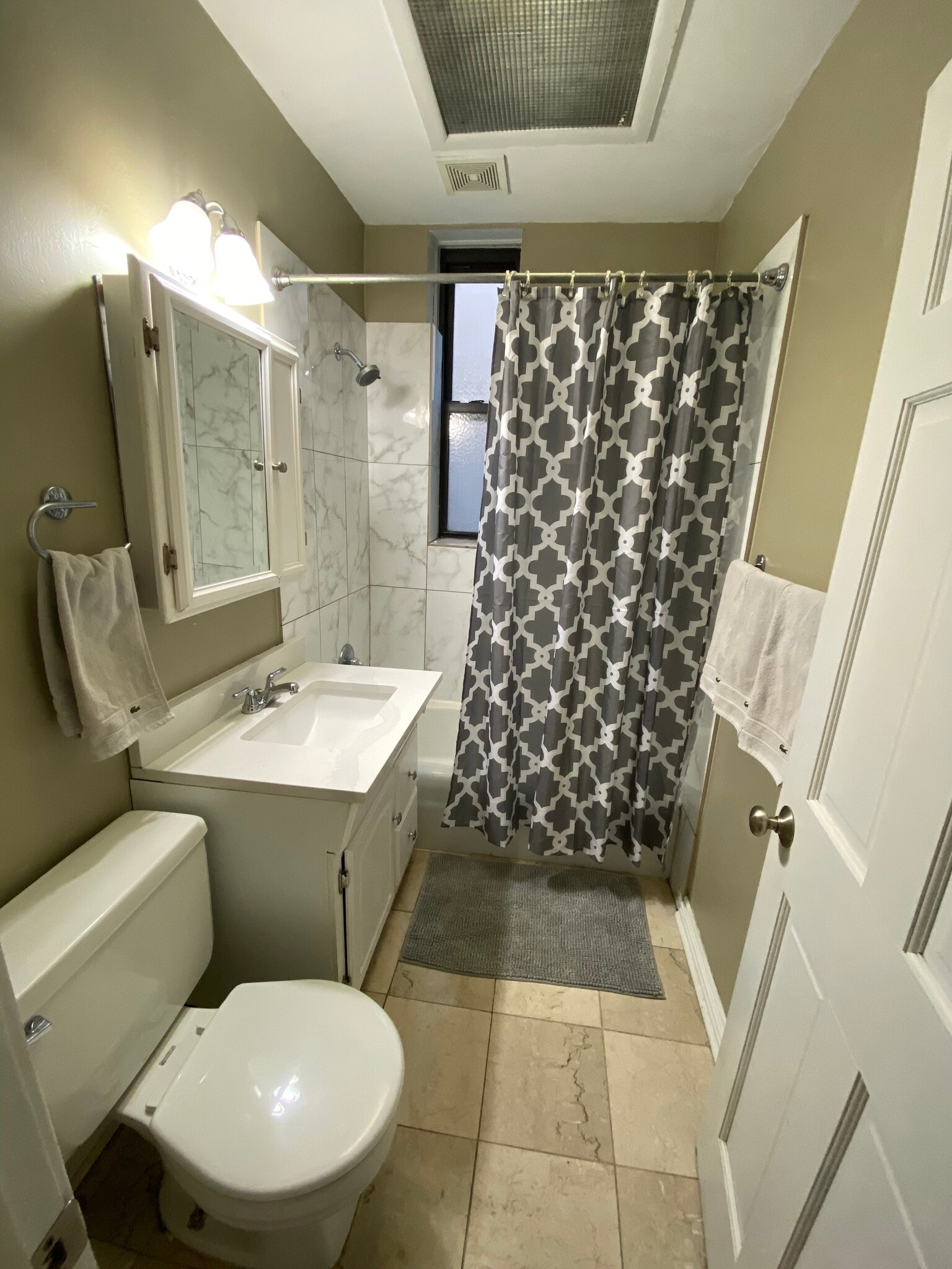 Building Photo - 743 W California Ter