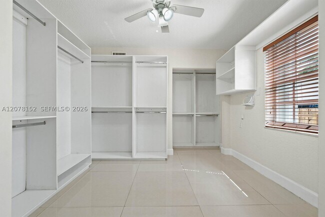Building Photo - 292 E 55th St