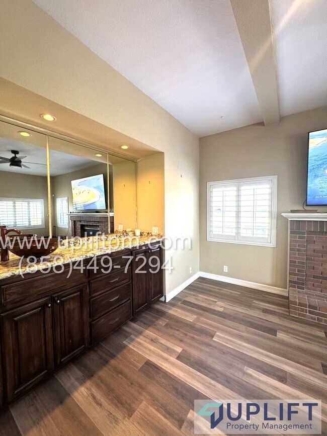 Building Photo - Gated Community Canyon Lake - Large 3 bedr...
