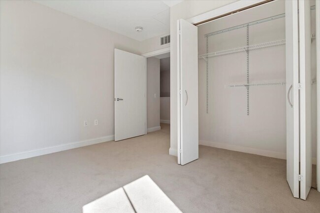 Building Photo - 24 Second St