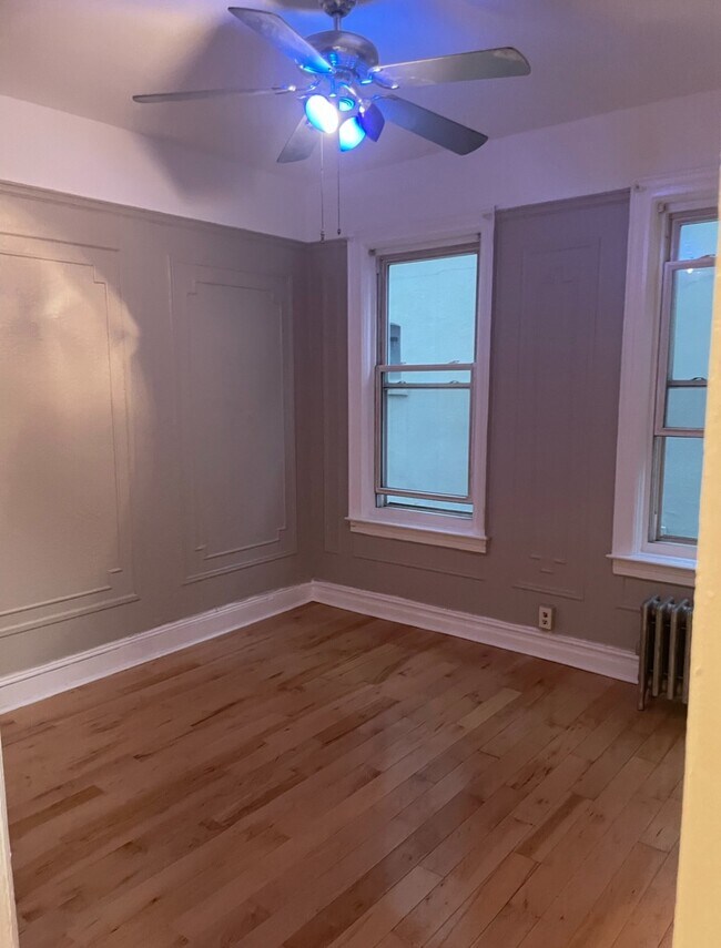Primary Photo - 22-15 Steinway St