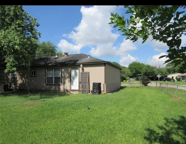 Building Photo - 10601 Murr Way