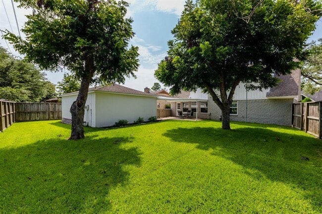 Building Photo - 2815 Field Line Dr