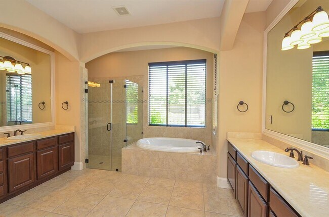 Building Photo - 27411 Robillard Springs Ln