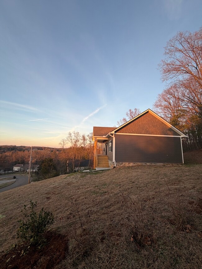 Building Photo - 955 Oakwood Estates Dr