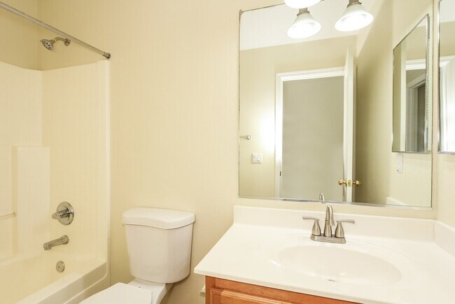 Building Photo - 1360 E Clifton Ave