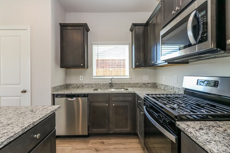 Building Photo - 420 Mystic Slopes Dr