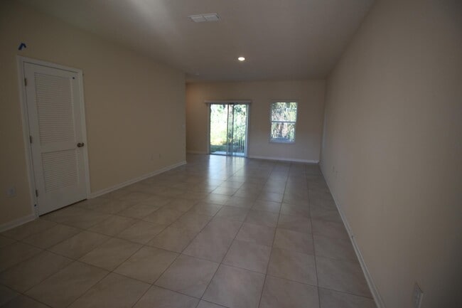 Building Photo - 9595 Star Dr