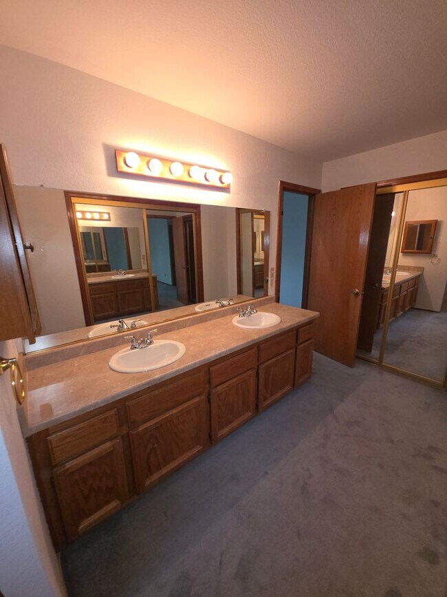 Building Photo - Charming Single-Story Home in Lincoln - Av...