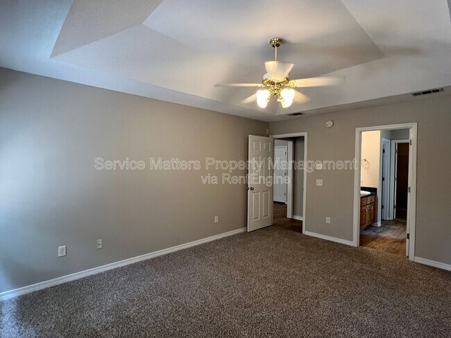 Building Photo - 5959 Sleepy Hollow Ct