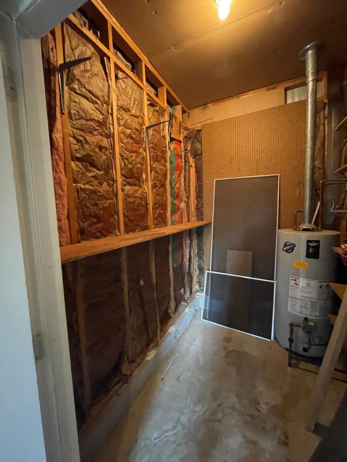 Extra storage room - 1936 Ashmore Ave