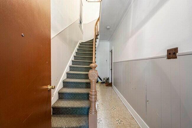 Building Photo - 816 20th St