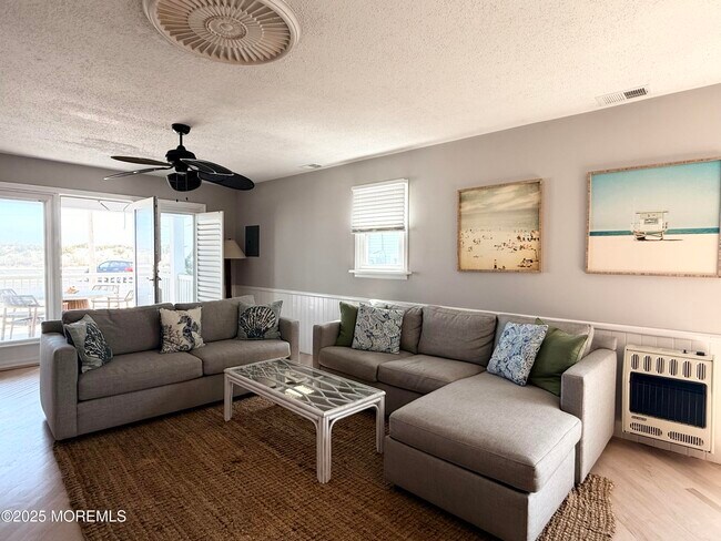 Building Photo - 1109 N Ocean Ave