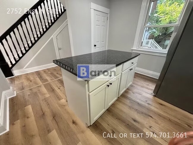 Building Photo - 2752 Enslin St