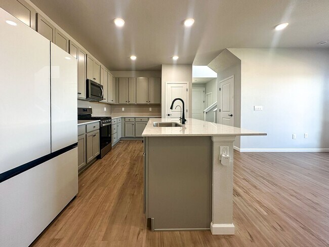 Building Photo - Alder Creek 3bd 2.5ba paired home for rent!