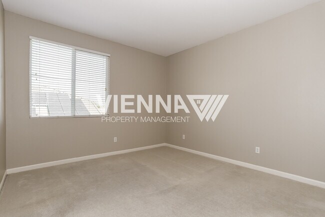 Building Photo - 4202 Mockingbird Ct