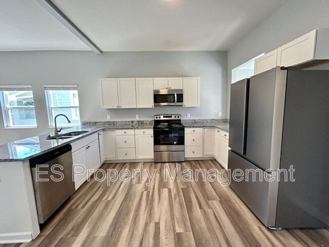 Building Photo - 838 N Temple Ave