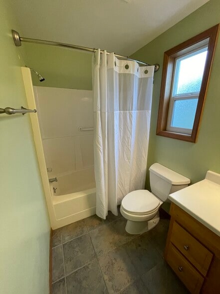 Master Bath - 3921 Magrath Rd