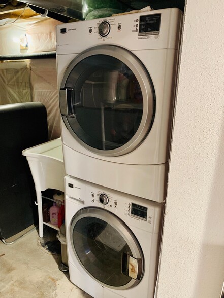 Laundry room with slop sink - 1447 Osceola St