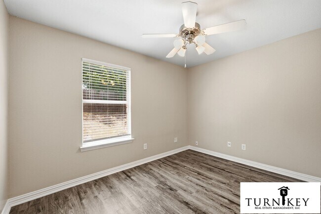 Building Photo - 3116-3118 S Cherry Ln
