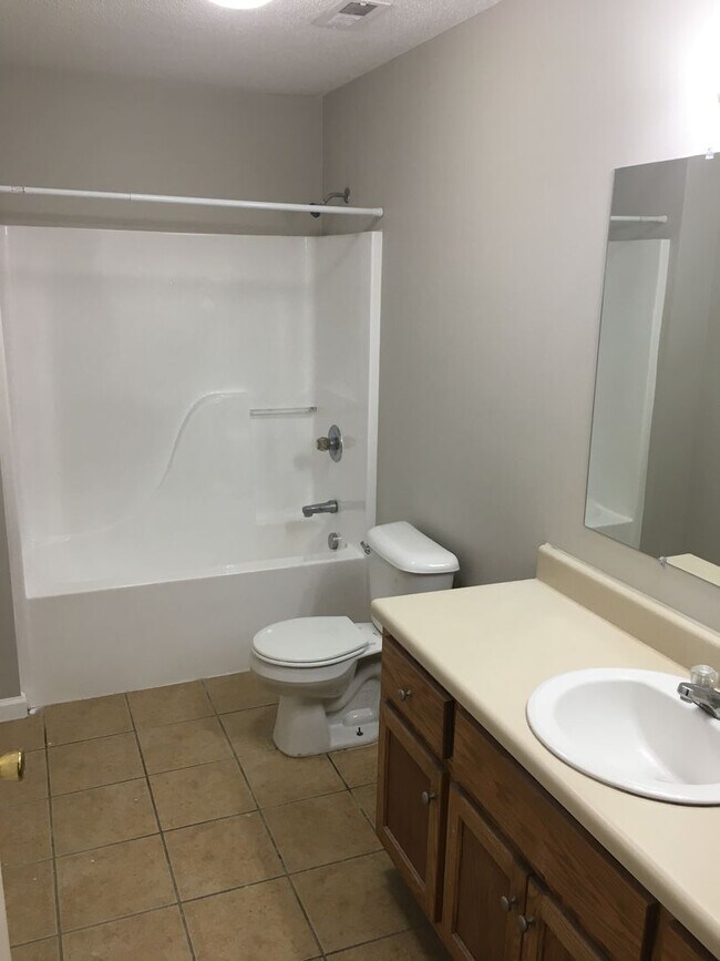 Building Photo - 3/2 Apartment in West Rome $1,195