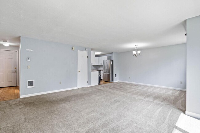 Building Photo - Beautiful, bright 2-bdrm/2.5-bath Lake Oswego condo. W/D, covered parking, pool, serene setting