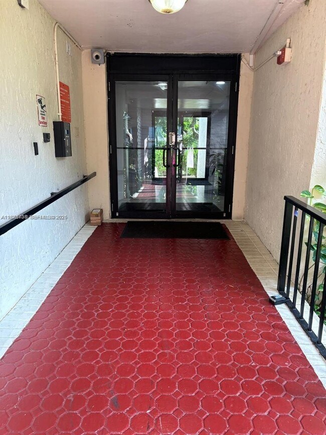 Building Photo - 17011 N Bay Rd