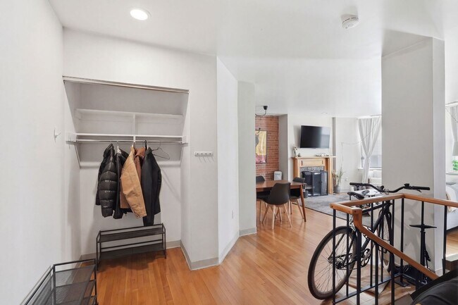 Building Photo - Amazing 2 bed in Fenway.... Close to NEU