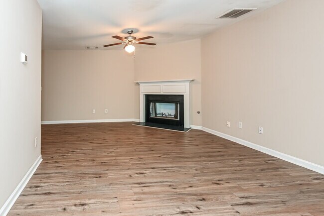 Building Photo - 347 Hidden Creek Ln