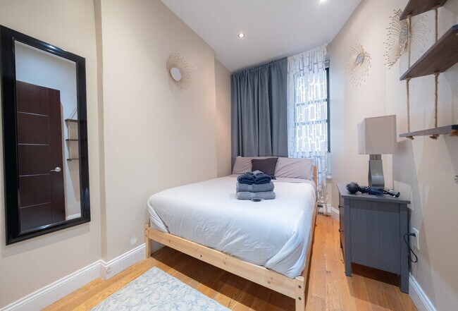 Building Photo - 5 W 101st St