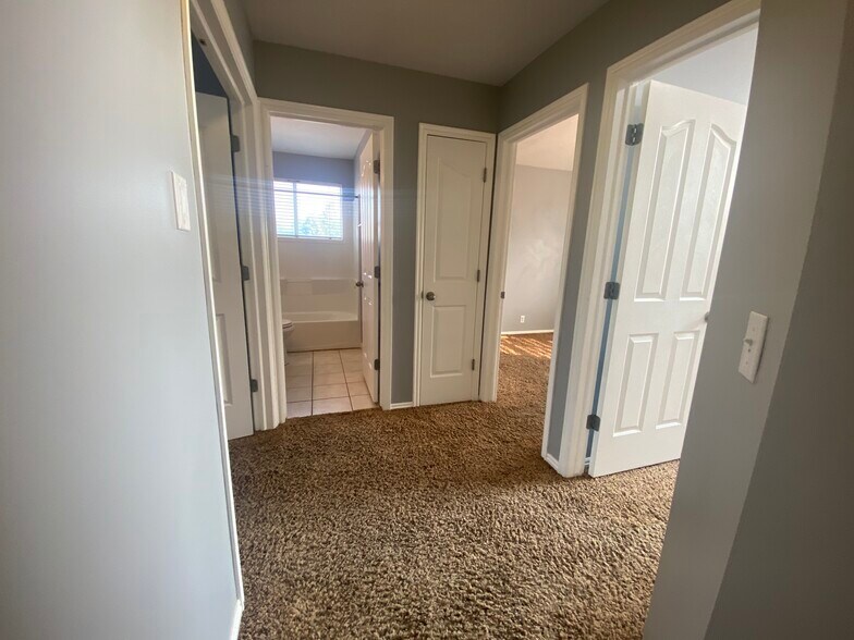 Building Photo - 987 E Blue Heron Way