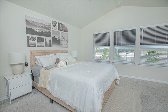Building Photo - 3851 Plainview Dr