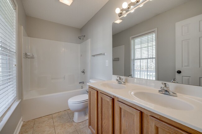 Building Photo - Nicely updated and well-maintained 3 bedro...