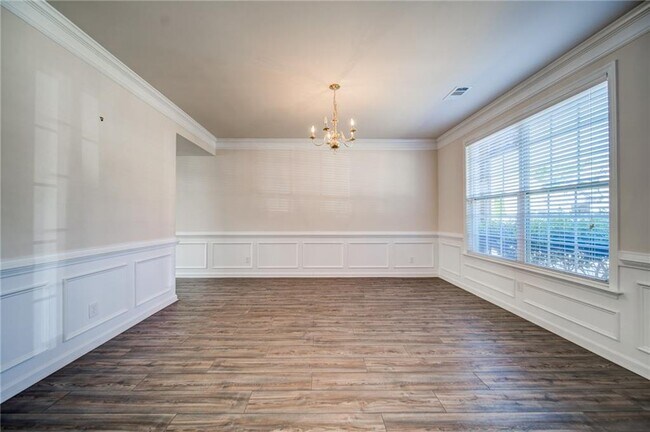 Building Photo - 853 Van Briggle Path NE