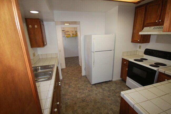 Building Photo - 3 Bedroom/2.5 Bath Townhouse in Heart of UTC