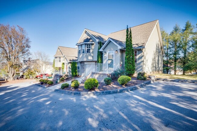 Building Photo - 3910 Renaissance Sq