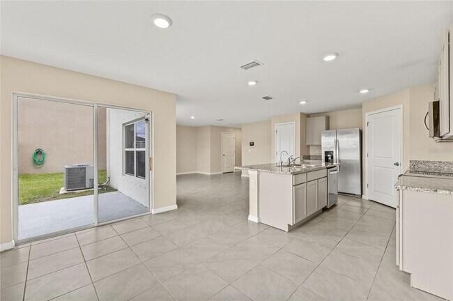 Building Photo - 16847 Delia St