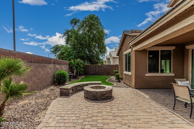 Building Photo - 7657 S Debra Dr