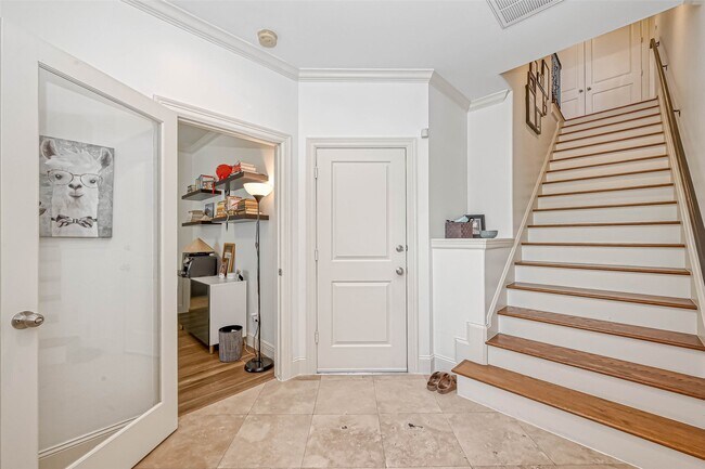 Building Photo - 1610 Ennis St