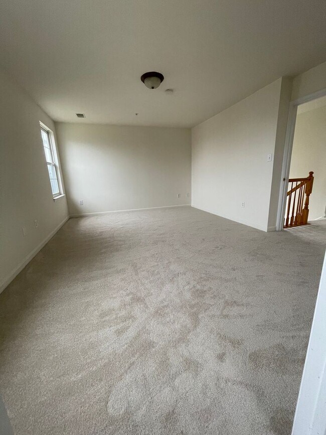 Building Photo - Spacious & Updated Home in the Heart of Hyattsville