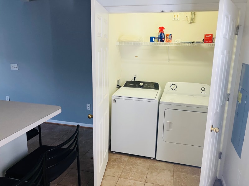 Building Photo - 118 University Village Dr