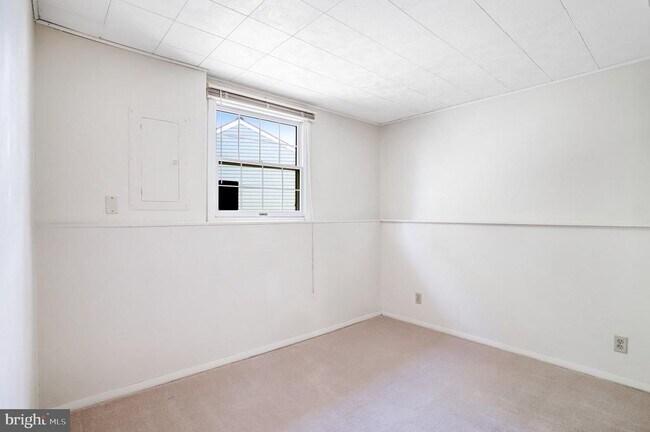 Building Photo - 1803 E Beech Rd