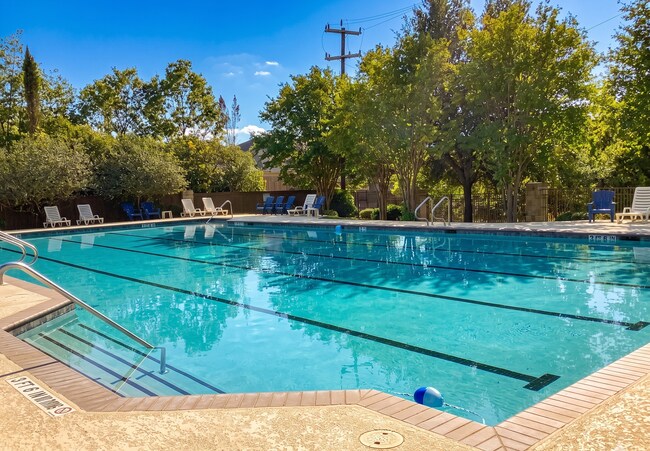 Building Photo - Spacious 3 bedroom home!